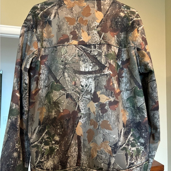 Men’s Roper softshell camouflage jacket. Size medium. - Picture 7 of 8